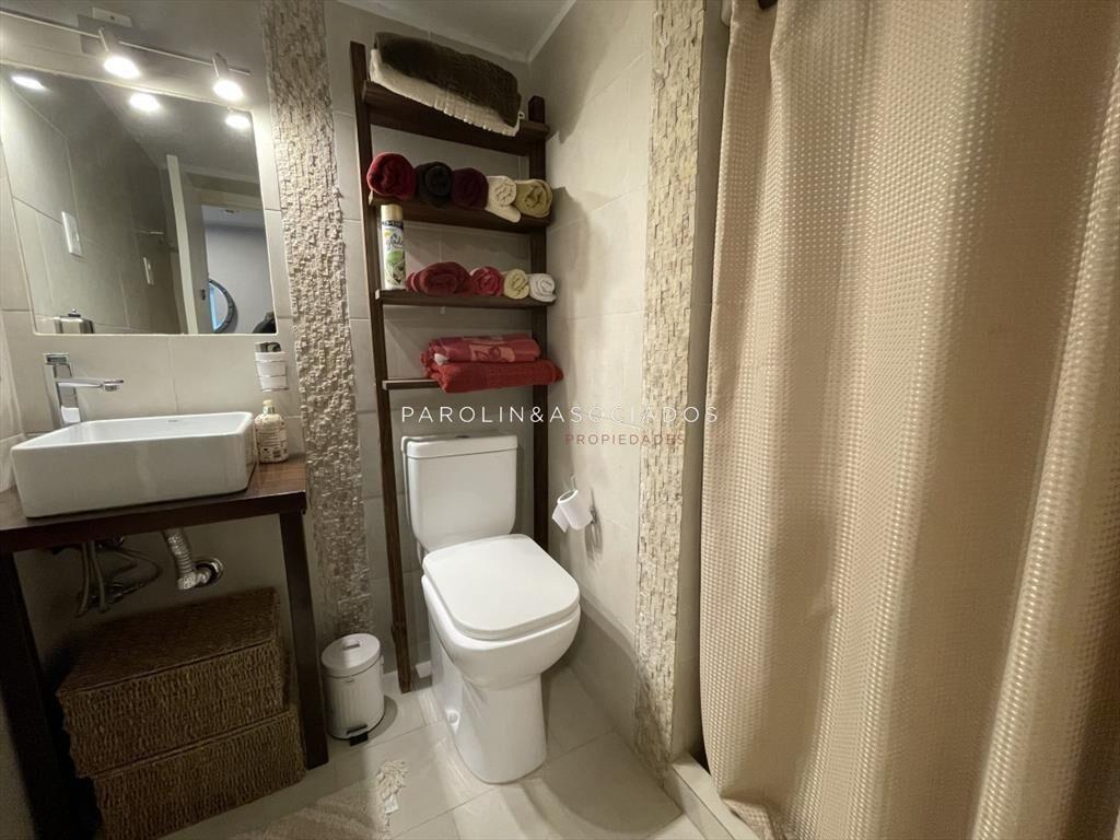 Apartamento en venta con vista al mar en edificio Libertado