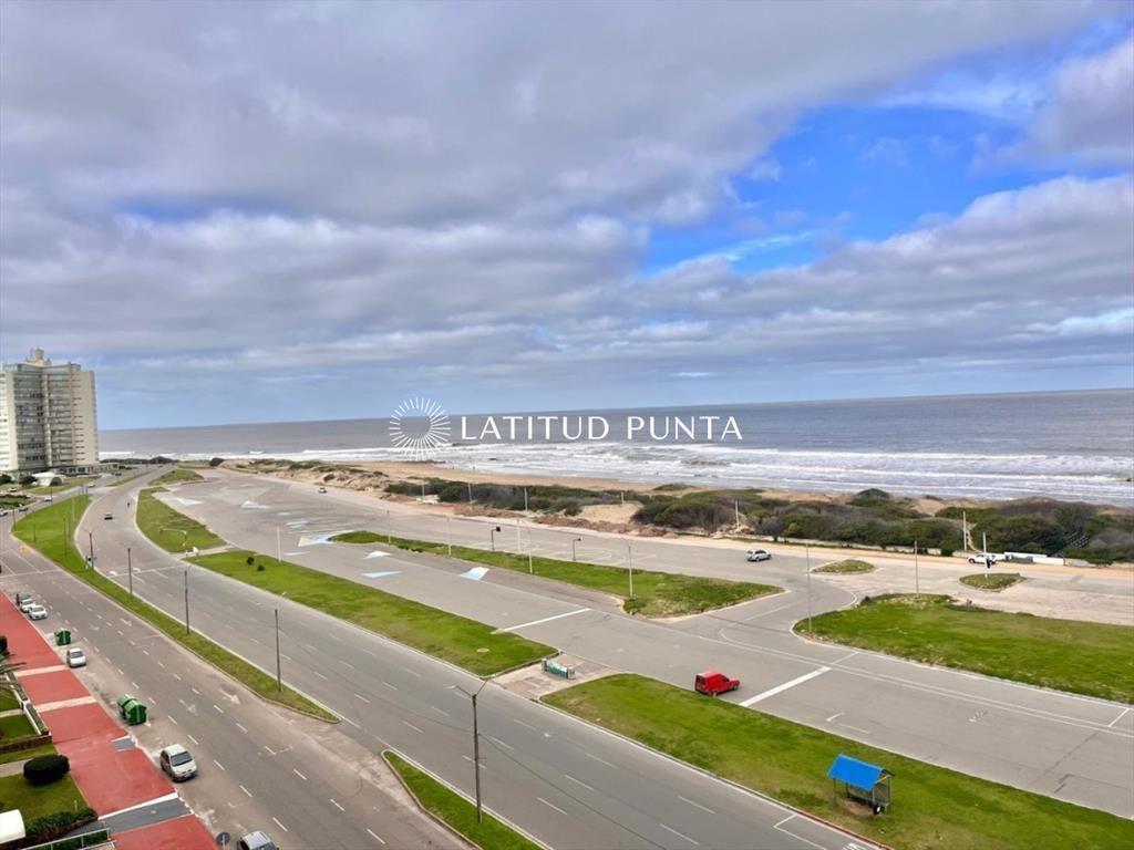 Apartamento 2 dormitorios y medio. Brava