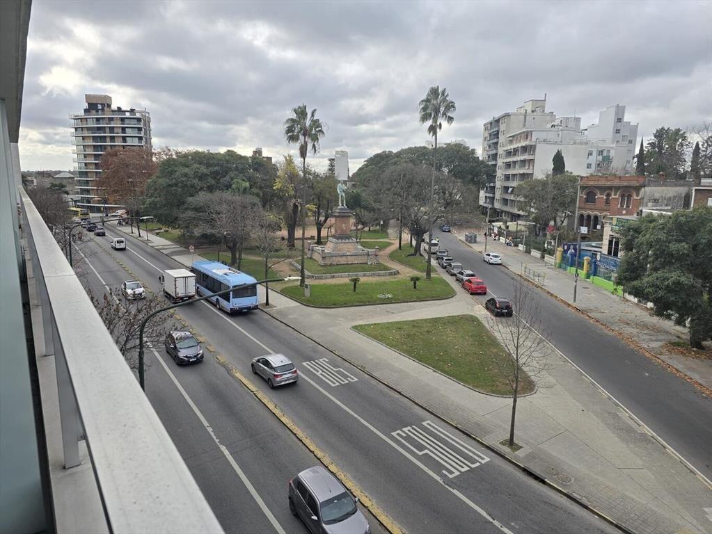 ALAMEDA DEL PRADO, CUARTO PISO AL FRENTE.