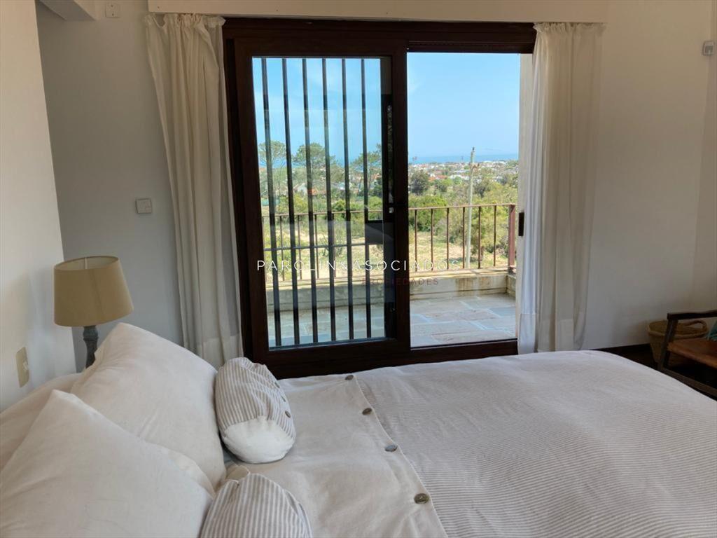 Casa en venta de 4 dormitorios en La Barra, Punta del Este.