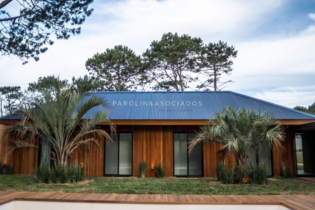Hermosa casa en venta con 4 dormitorios en Pinar