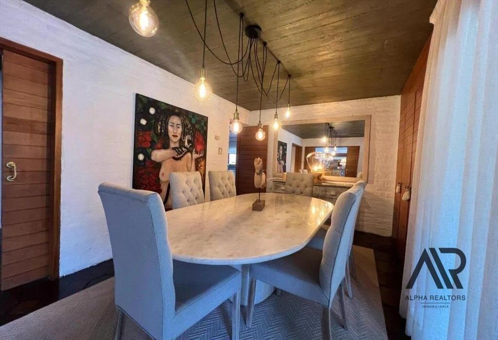 Casa en venta de 4 dormitorios c/ cochera en La Tahona
