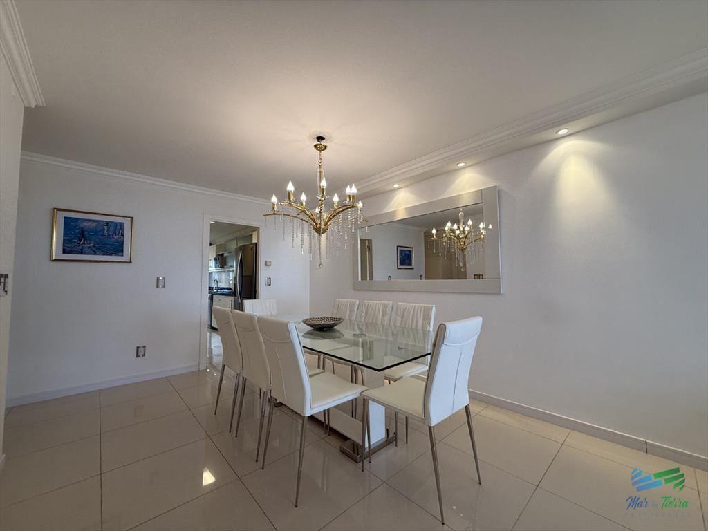 En venta, espectacular planta en primera línea