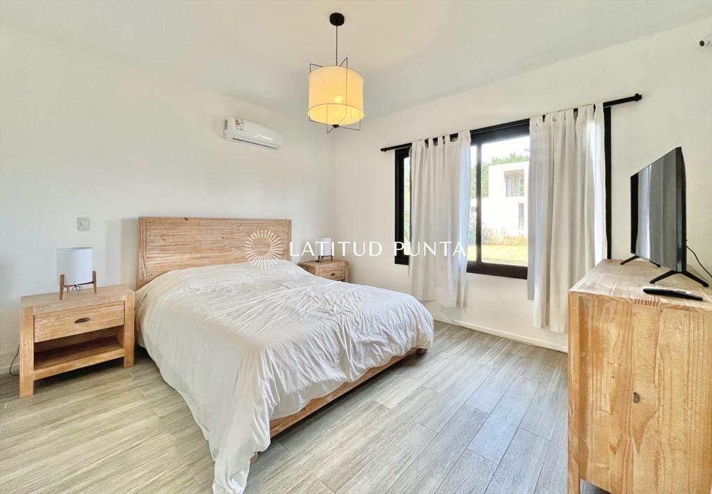 Casa 3 dormitorios con piscina. Barrio Privado