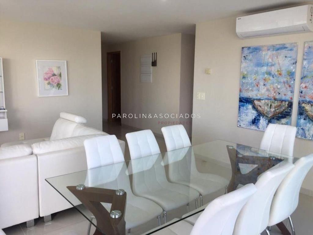 Hermoso apartamento en venta en Sunrise Tower, Punta del Es