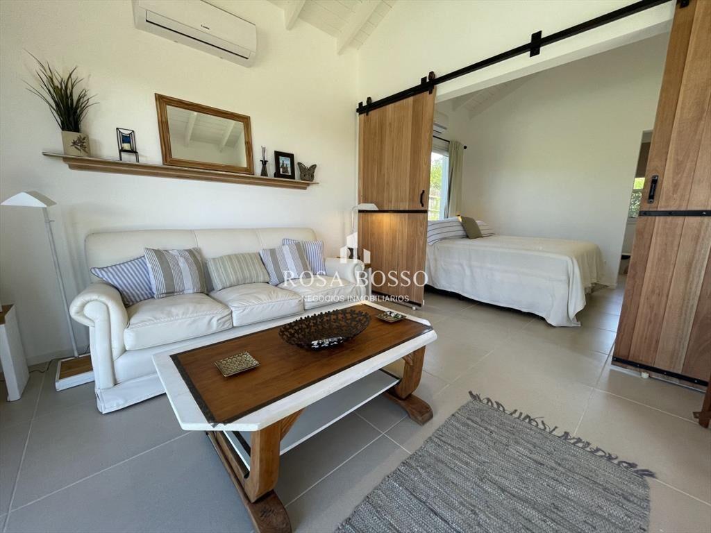 Casa en alquiler con piscina José Ignacio