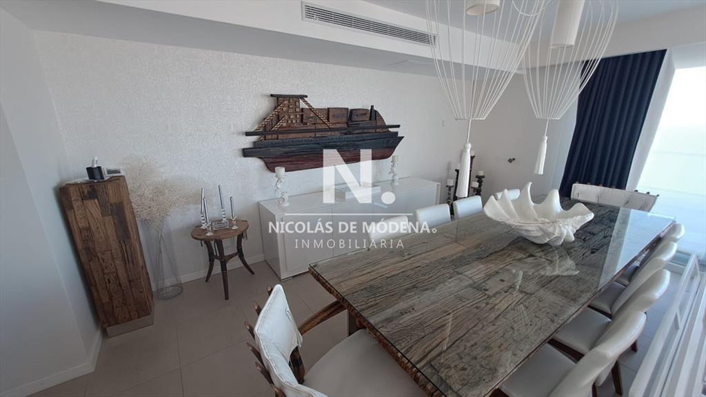 Lujoso Apartamento en venta de 3 dormitorios en Suite en Pu