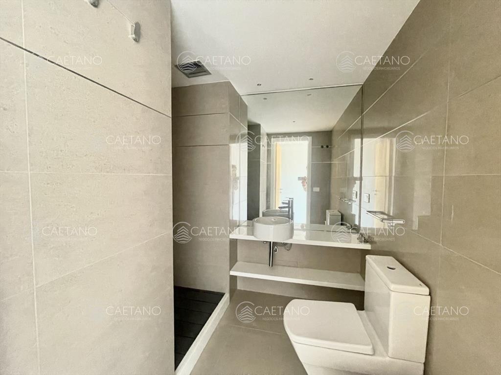 Venta apartamento. 3 Dormitorios. Playa mansa,