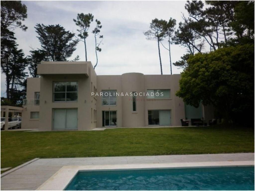 Casa e venta de 4 dormitorios en San Rafael, del