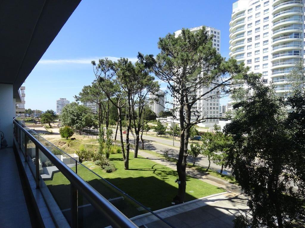 Amplia terraza, aire acondicionado en todos los ambientes