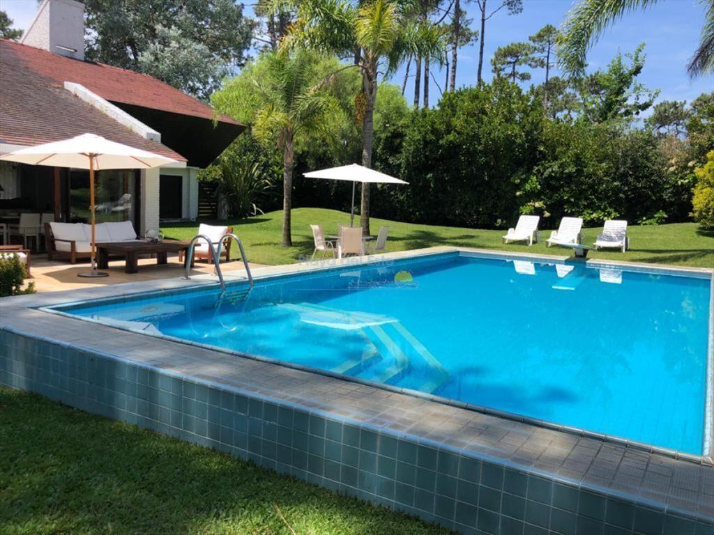 Excelente Casa de 7 Dormitorios, Piscina, y en