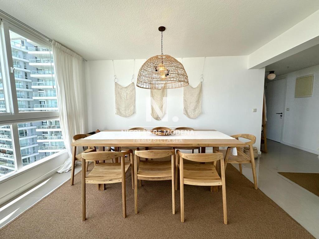 En venta apartamento con vista al mar en Punta de