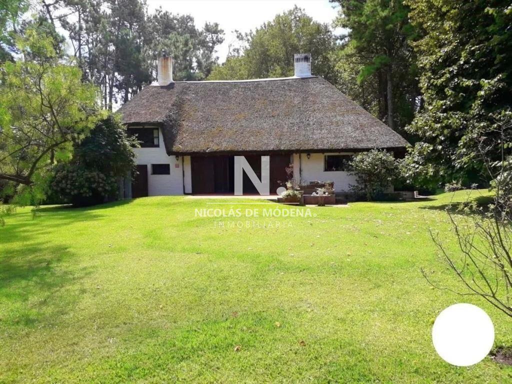 Hermosa casa en venta, Pinares Punta del este