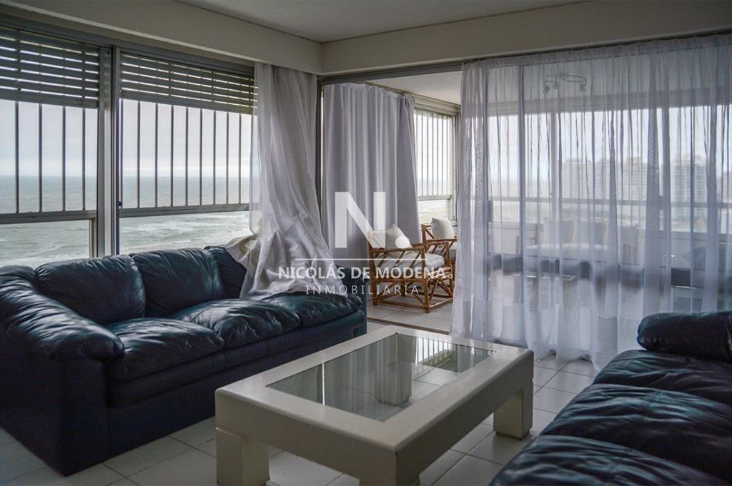 Departamento frente al mar de 3 dormitorios en