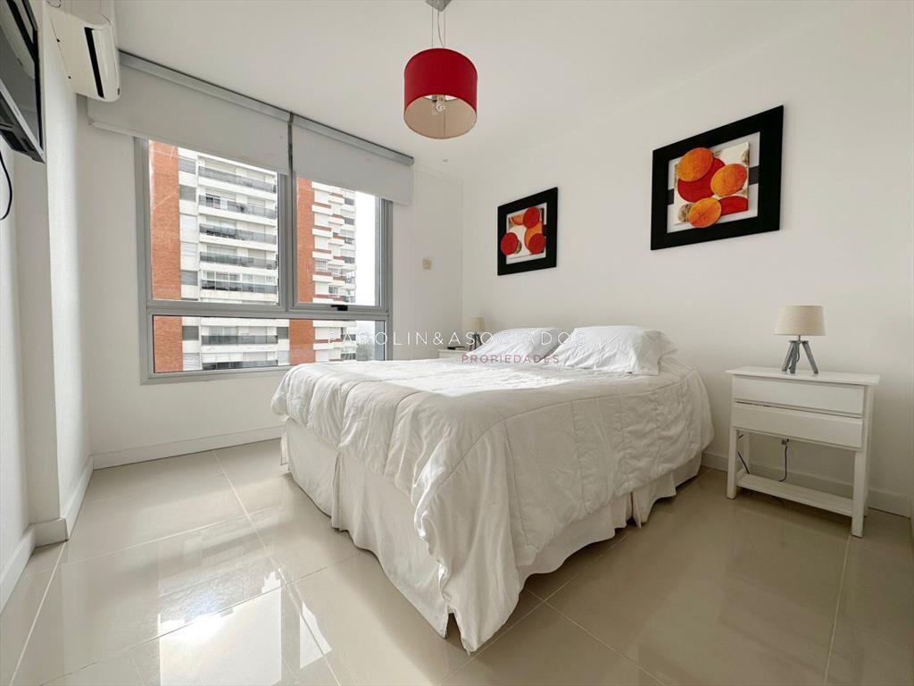 Apartamento de 2 dormitorios en venta en Forest Tower II, P
