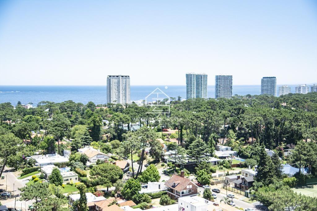 Vende apto de 2 dormitorios con vista al mar en Punta del e