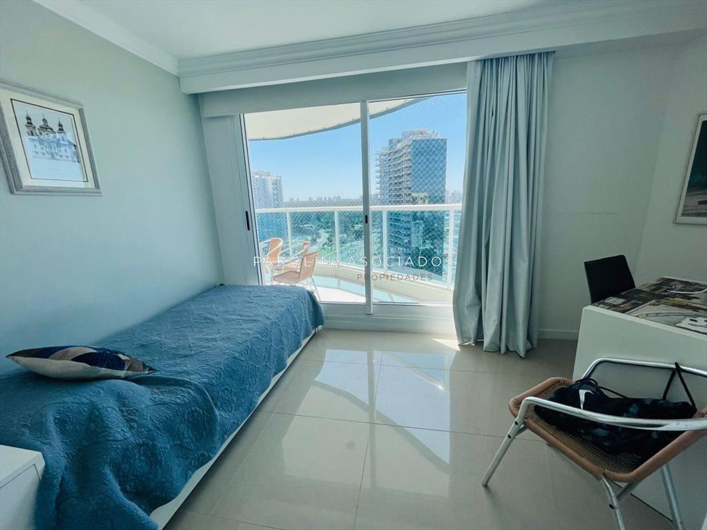 Apartamento en venta de 3 dormitorios en Casino Tower, Punt