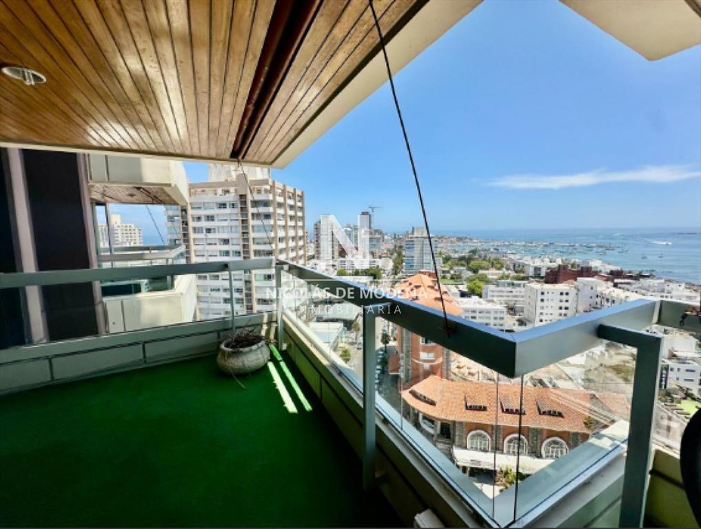 Vende apartamento de 3 dormitorios, con vista al