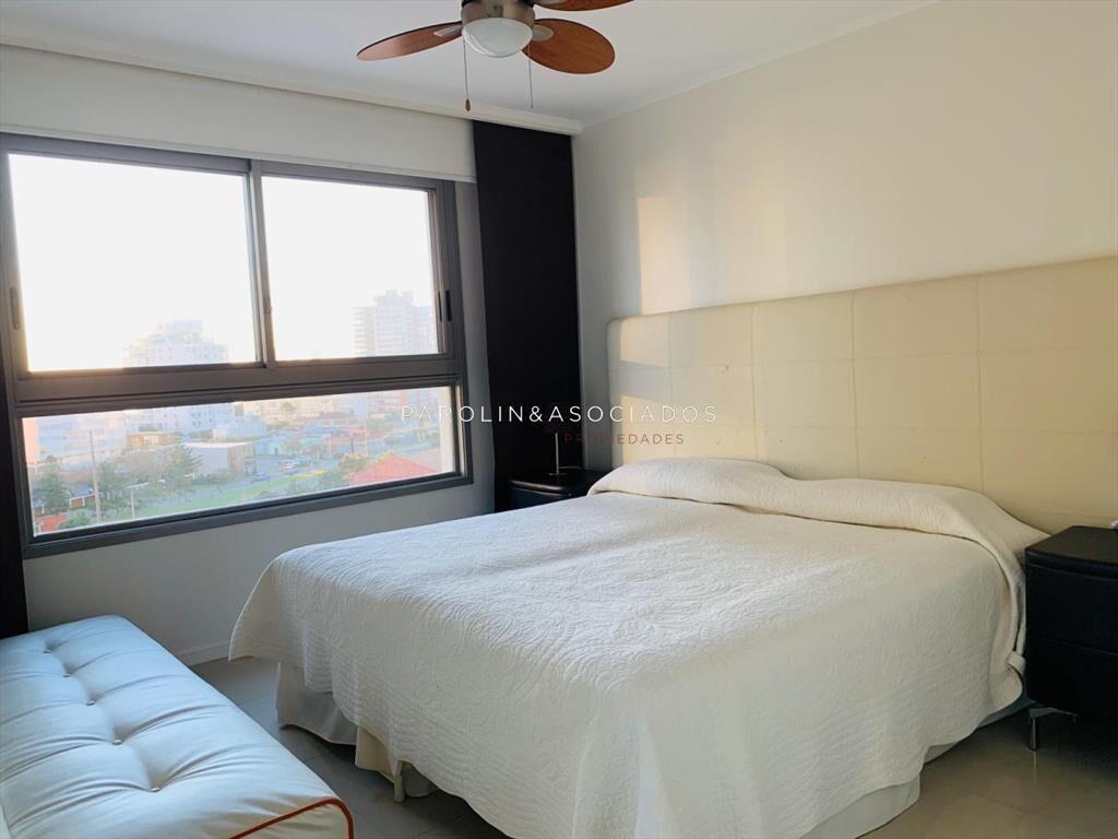 Apartamento de 4 dormitorios en venta en torre