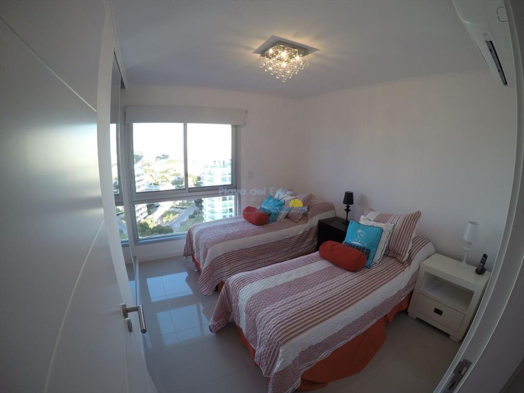 Apartamento en alquiler de 3 dormitorios en Punta