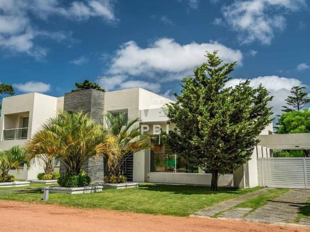 Casa en venta 4 DORMITORIOS - Ref : PBI12057