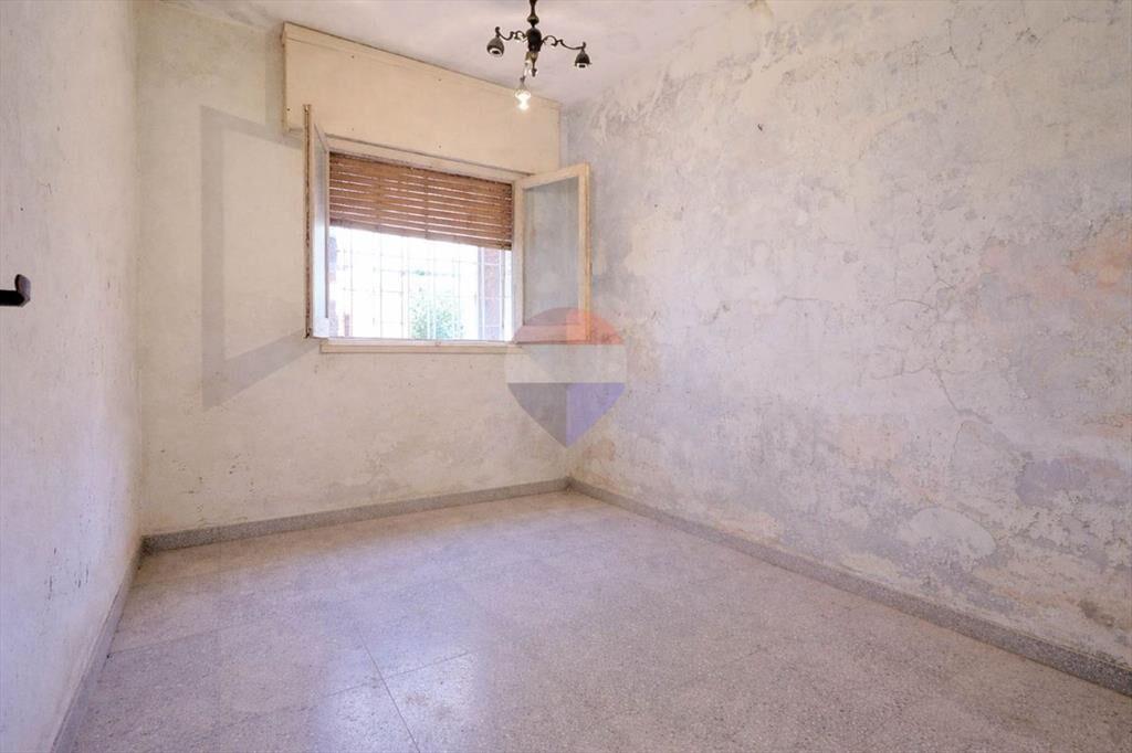 VENTA CASA 4 DORMITORIOS y GRAN TERRENO -COLÓN