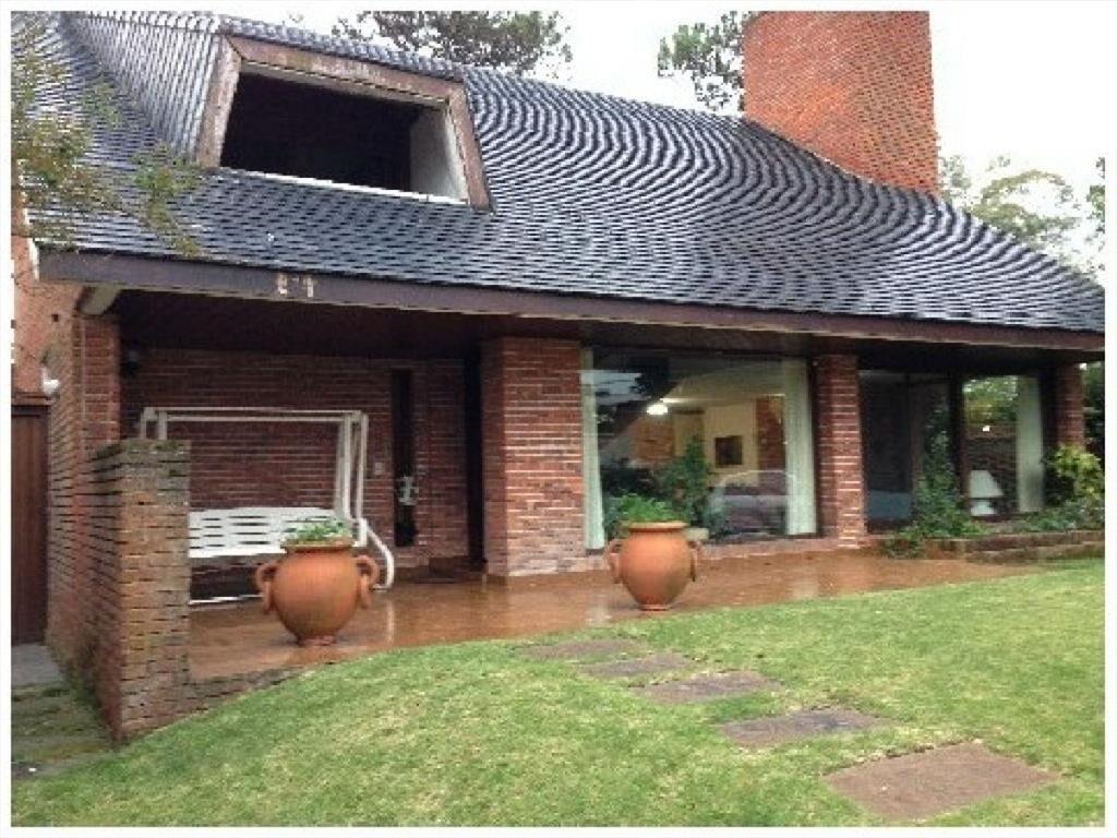 CASA EN UNA ZONA MUY RESIDENCIAL EN MANSA