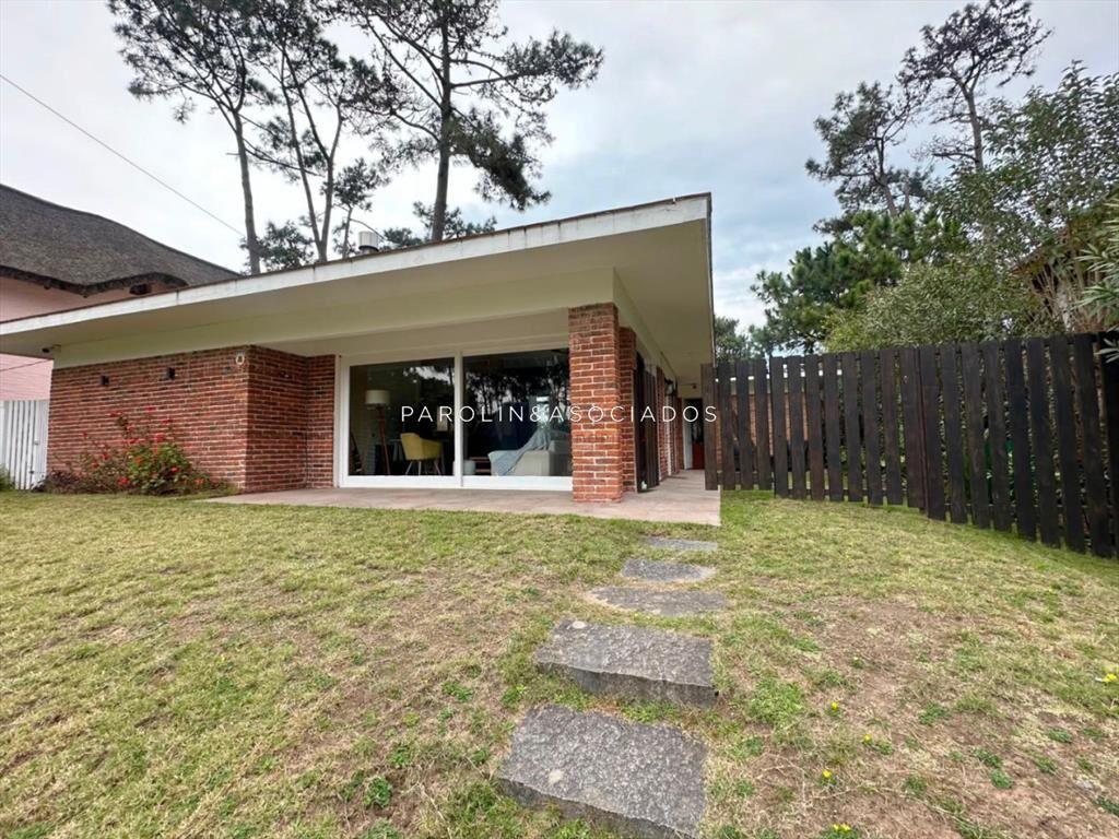 Casa en Venta de 2 Dormitorios ubicada en Pinares. Punta de
