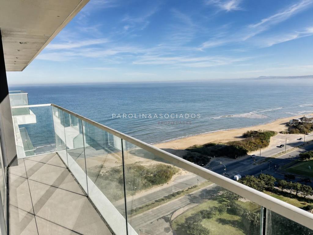 Apartamento de 4 dormitorios frente al mar en del