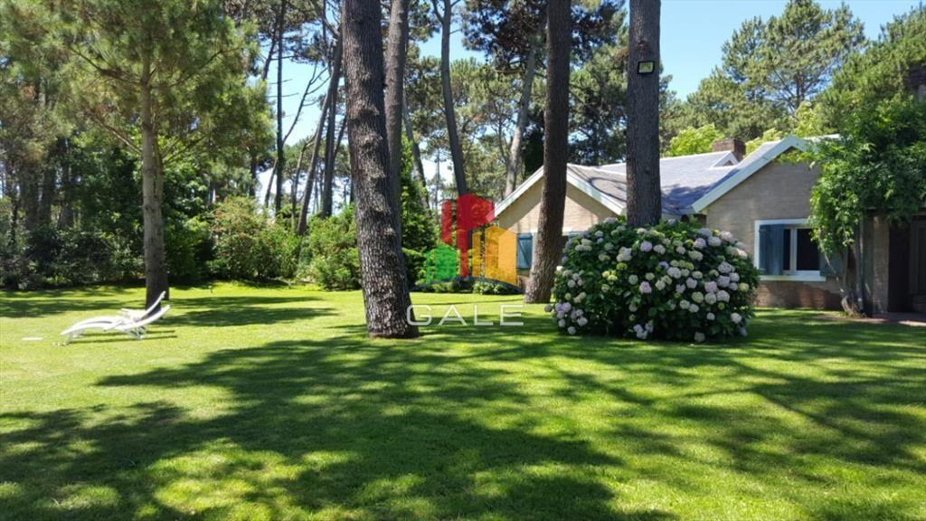 Excelente casa en alquiler en zona residencial!!! Consulte!