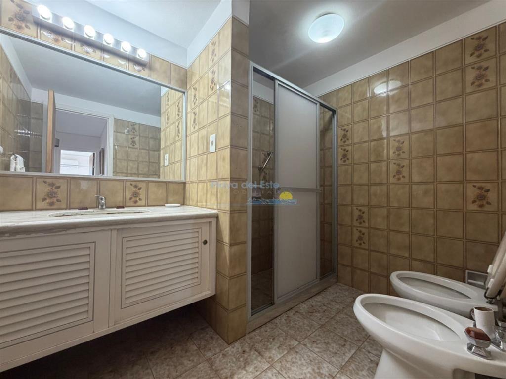 Apartamento de 3 dormitorios en alquiler anual e