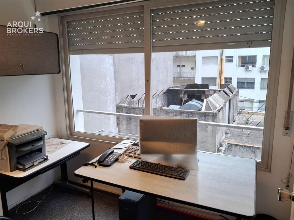 Oficina de tres ambientes en venta en Centro