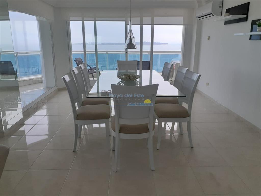 Apartamento en Venta de 3 Dormitorios en Punta ,