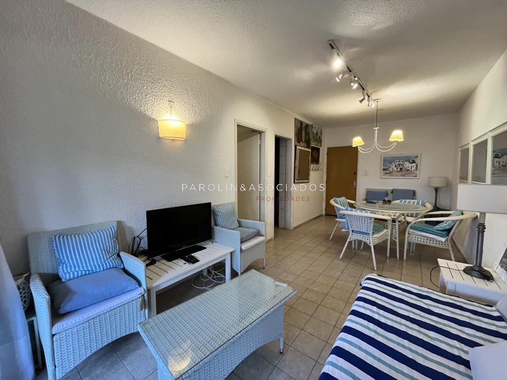 Departamento en Venta de 2 Dormitorios en Playa Mansa, Punt