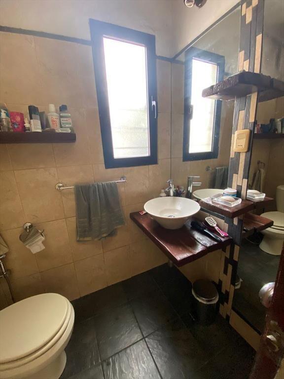 Casa a la venta en Tres Cruces atractiva para Reciclar