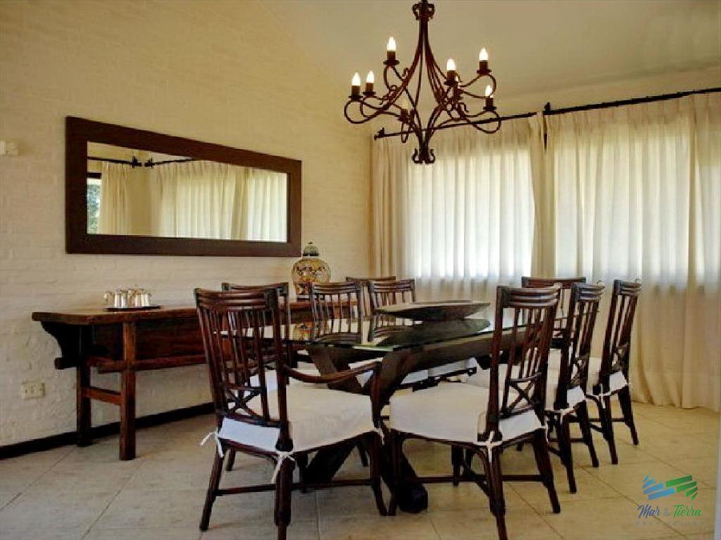 Se vende casa 5 dormitorios, con piscina en del