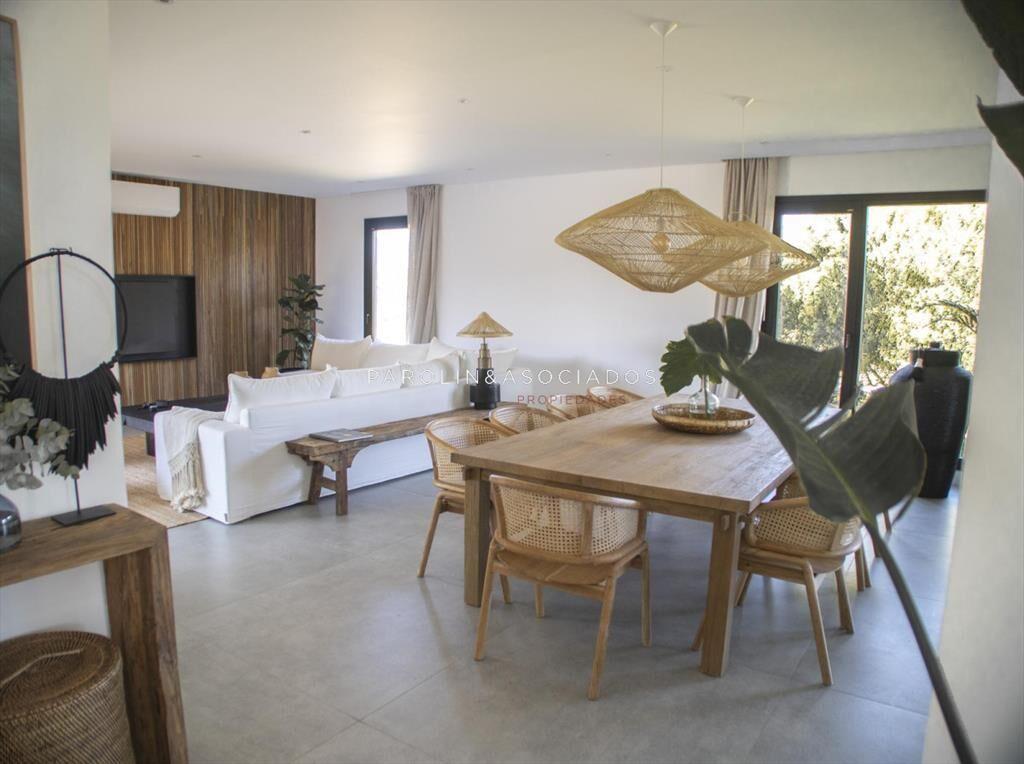 Hermosa casa en venta de 4 dormitorios en Laguna