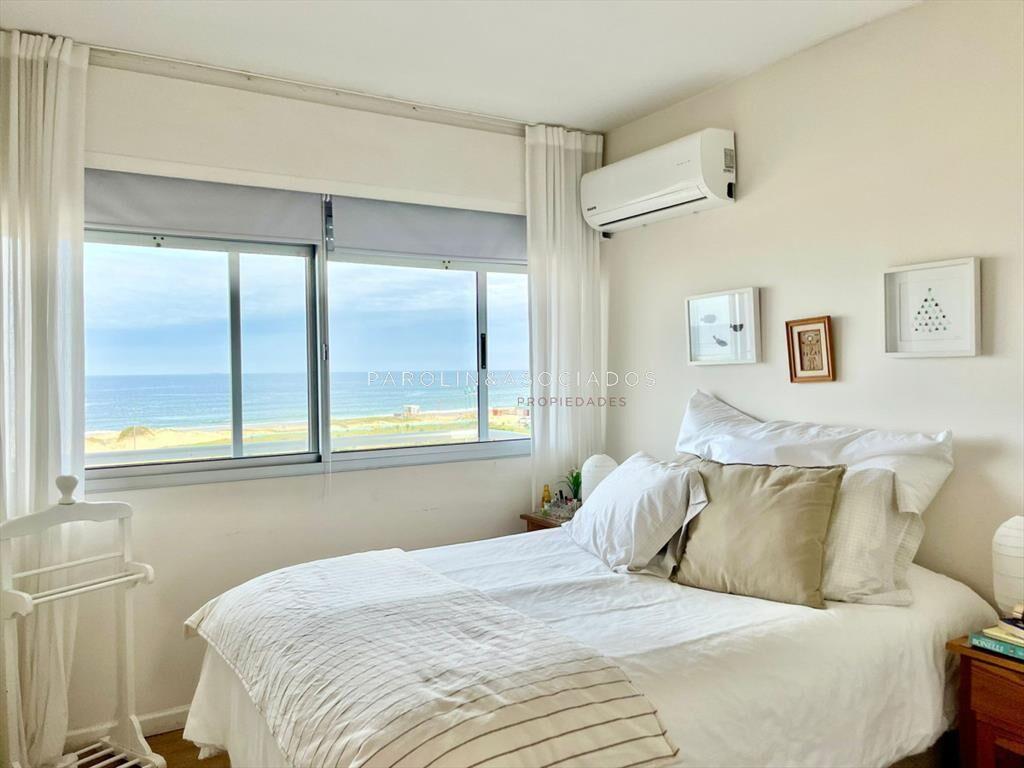 Apartamento de 2 dormitorios en playa Brava, del
