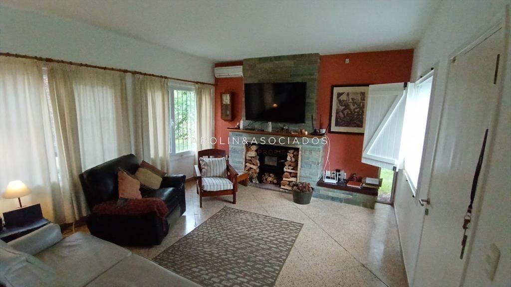Venta De Casa De 2 Dormitorios Mas Dependencia De