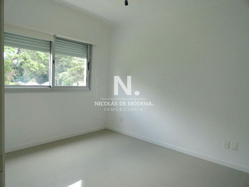 En venta.. Pedragosa Sierra- Punta del Este