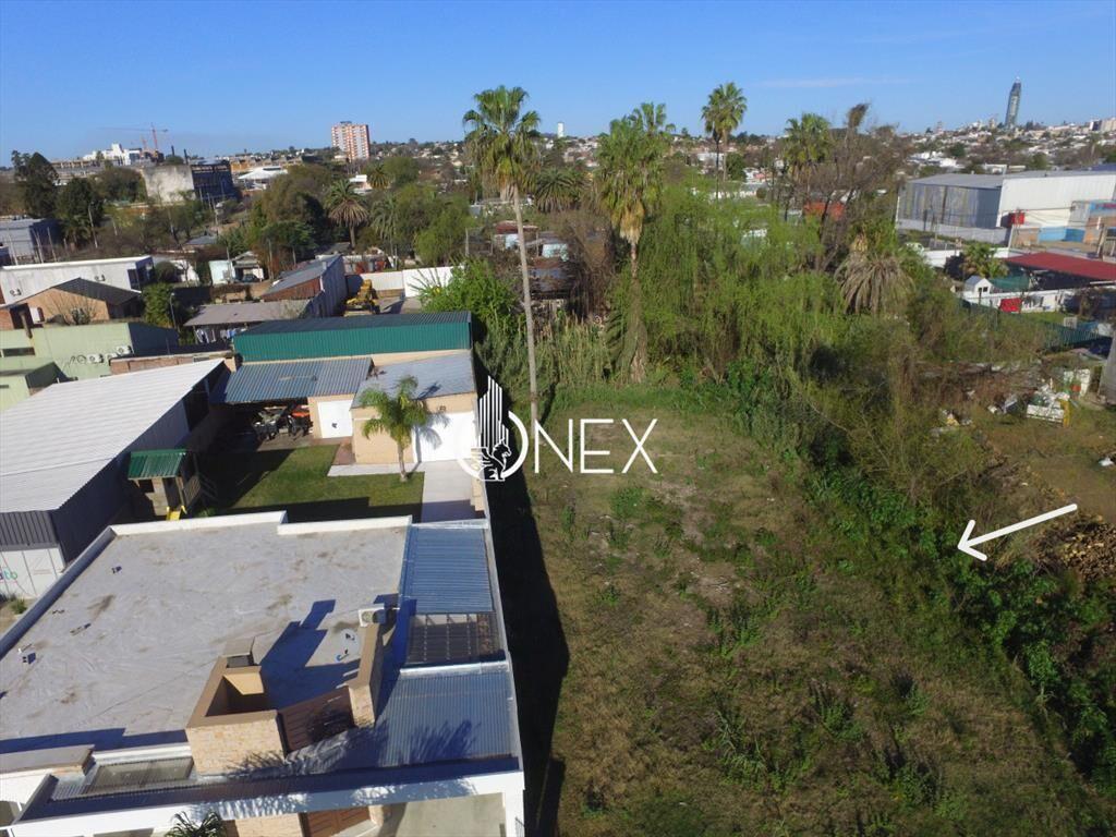 TERRENO SOBRE AVENIDA FRENTE A PLAYA PAYSANDU