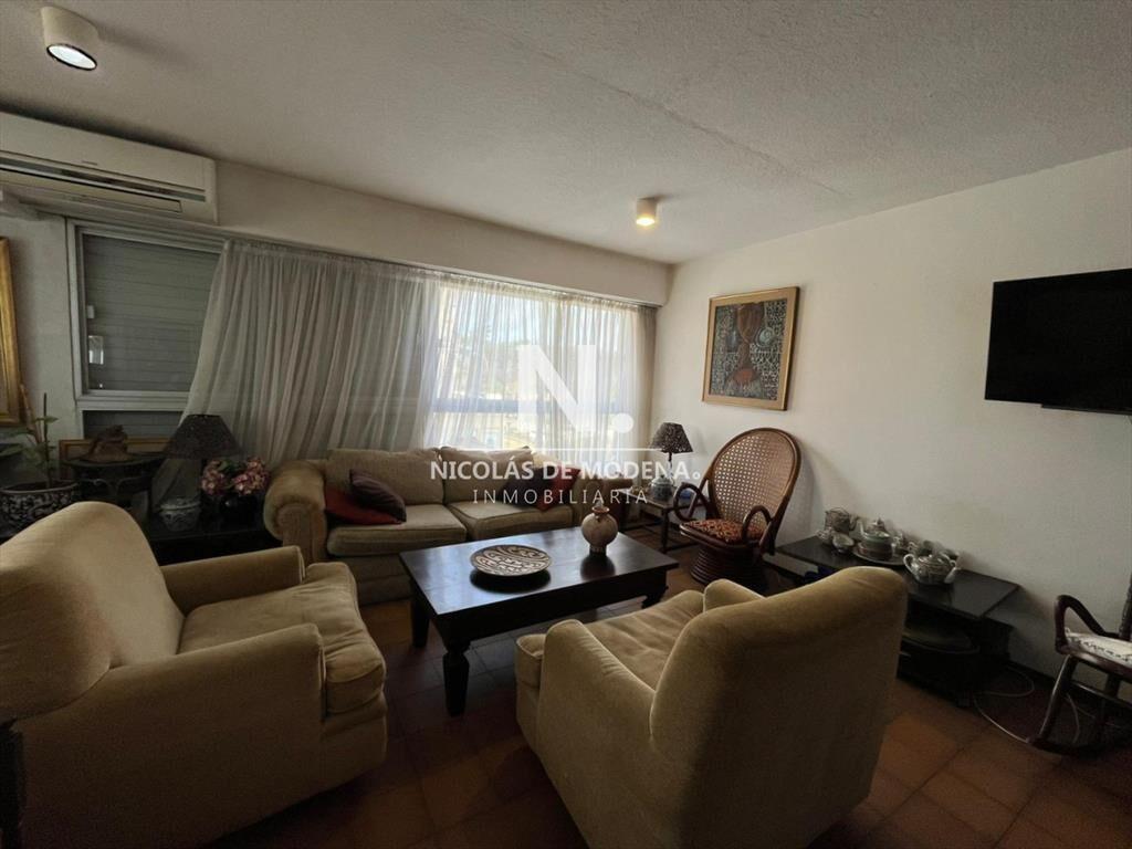En venta apartamento de 2 dormitorios en Punta del Este