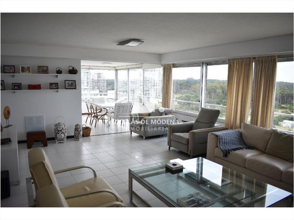 Departamento en playa brava, primera linea.