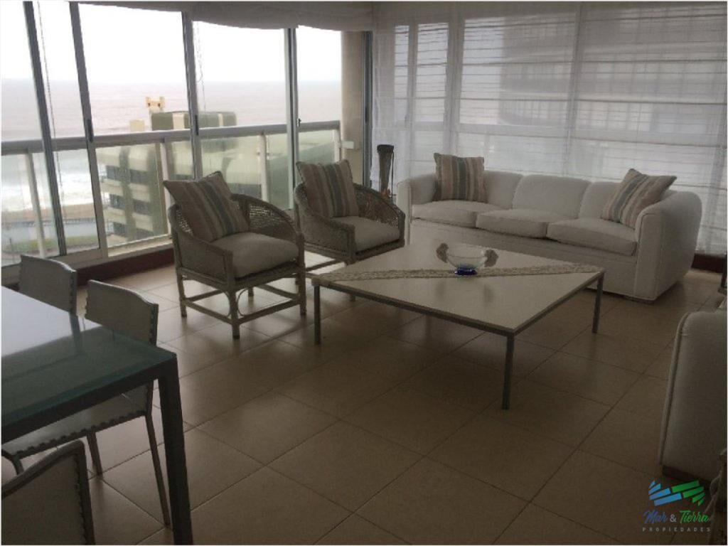 Apartamento en venta, piso alto con vista al mar