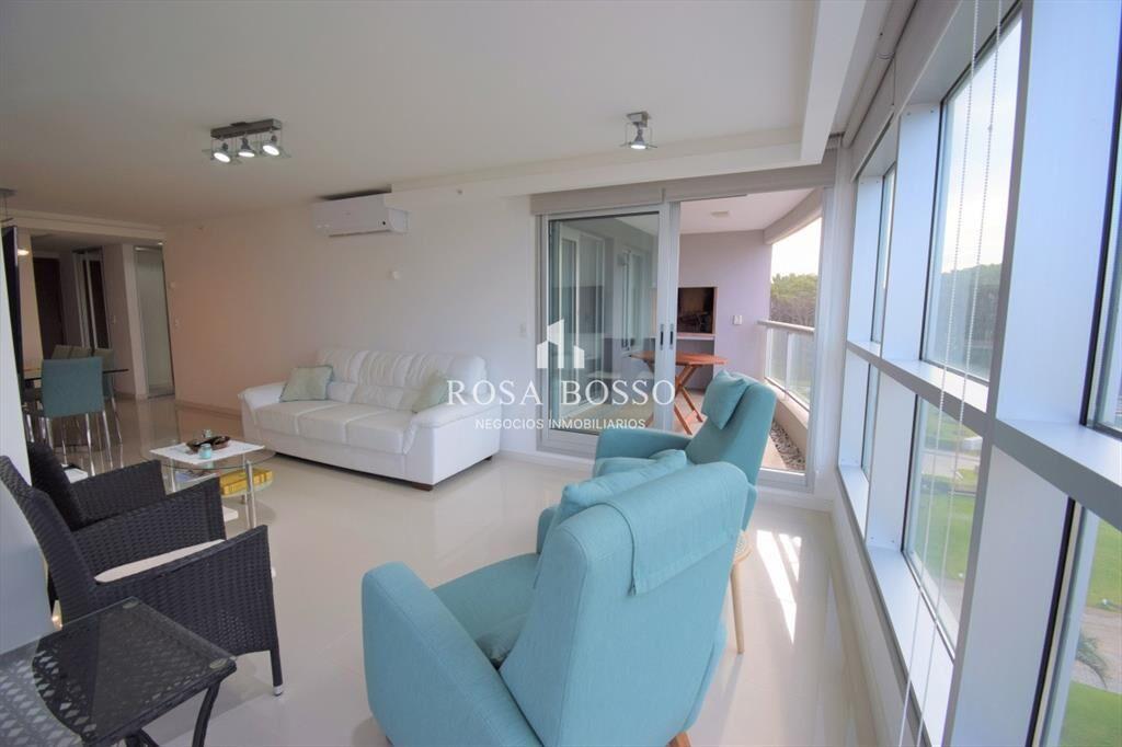 Excelente apartamento ubicado sobre la Brava!