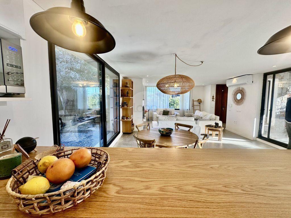 Venta de casa en Manantiales de 4 dormitorios y 3 baños