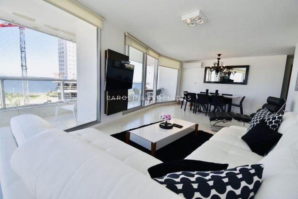 Apartamento de 3 dormitorios en venta en Season Tower, Punt