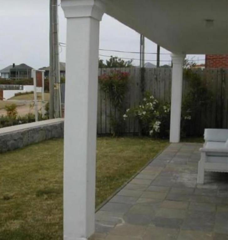 CASA EN VENTA DE 4 DORMITORIOS EN LA BARRA