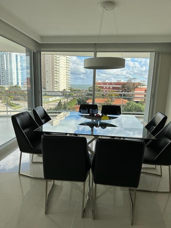 Apartamento en Venta de 3 Dormitorios en Punta ,