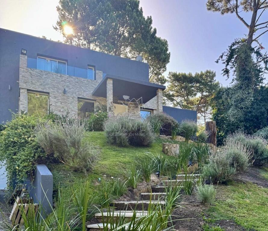 Excelente casa en venta en Club del Lago, Laguna